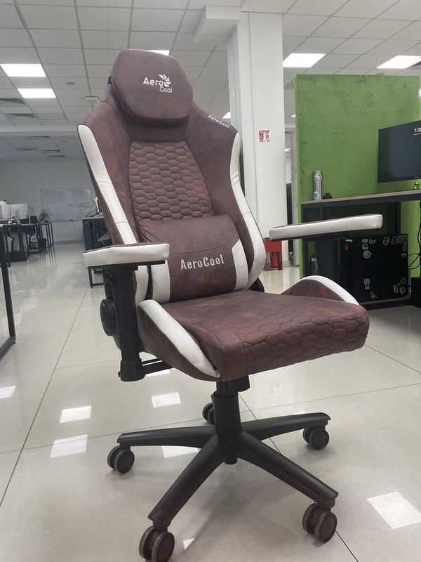 Продам кресло AeroCool Crown