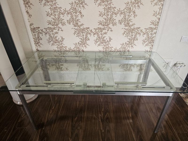 Продается стол на 8 персон Продается стол на 8 персон