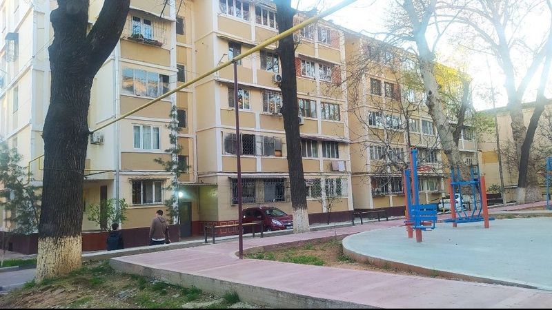 Продаю квартиру 1 в 2х возле Мустакиллик