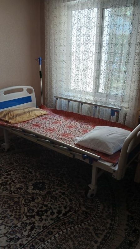 Медицинская кровать (б/у) Медицинская кровать (б/у)