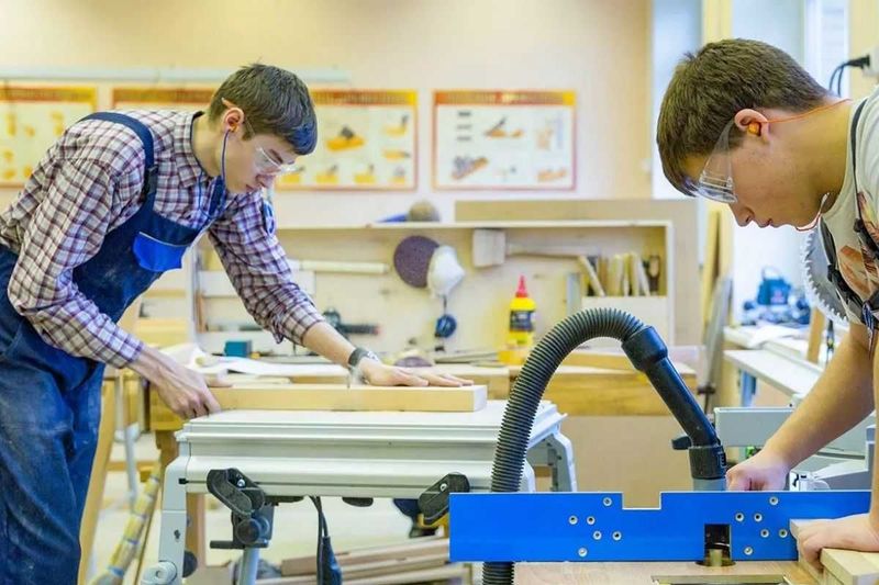 Предоставляем вашему вниманию Услуги Мебельщика, всех видов. Предоставляем вашему вниманию Услуги Мебельщика, всех видов.
