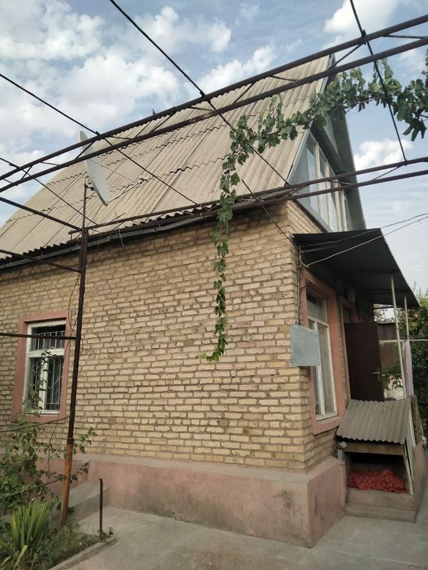 Дачный участок между Янгибазаром и Паркентом Дачный участок между Янгибазаром и Паркентом
