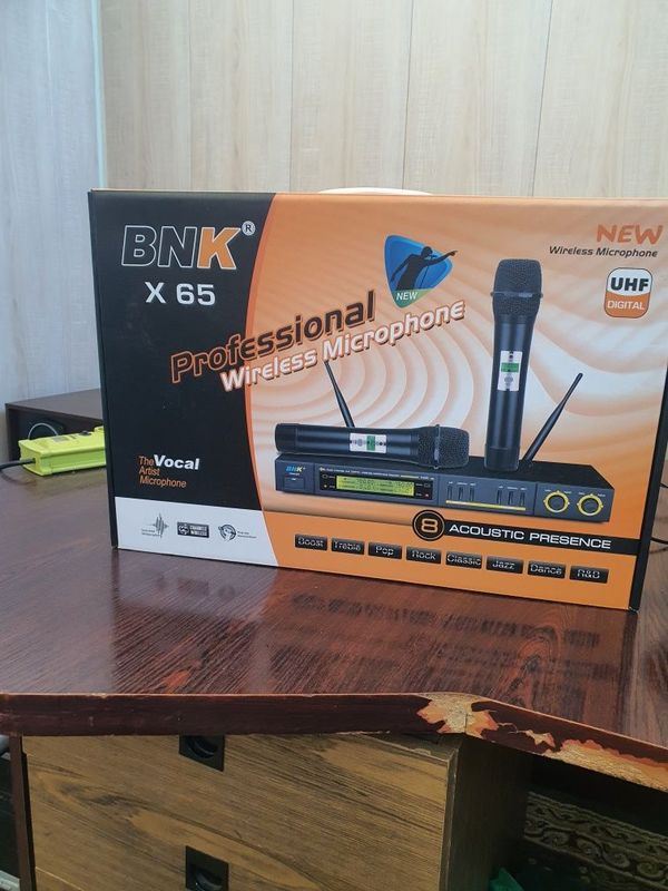 BNK x65 wireless microphone