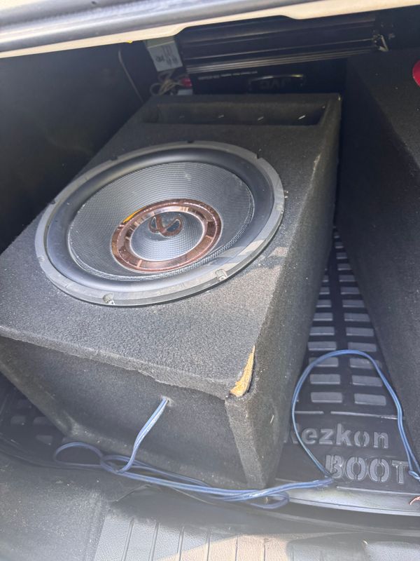 Infinity sambufer nominali mak 600 w yashigi bilan Infinity sambufer nominali mak 600 w yashigi bilan
