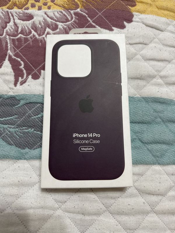 Оргинальный silicone case на iphone 14 pro