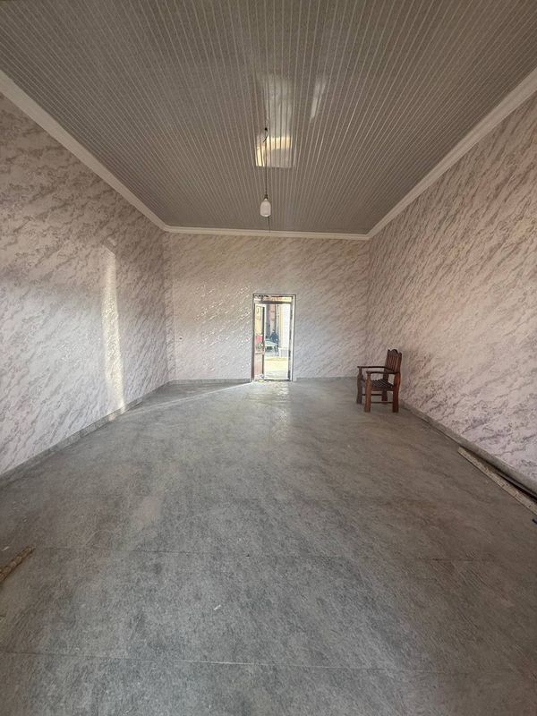 Arendaga beriladi 300$ samarqand taxta bozor yonida Arendaga beriladi 300$ samarqand taxta bozor yonida