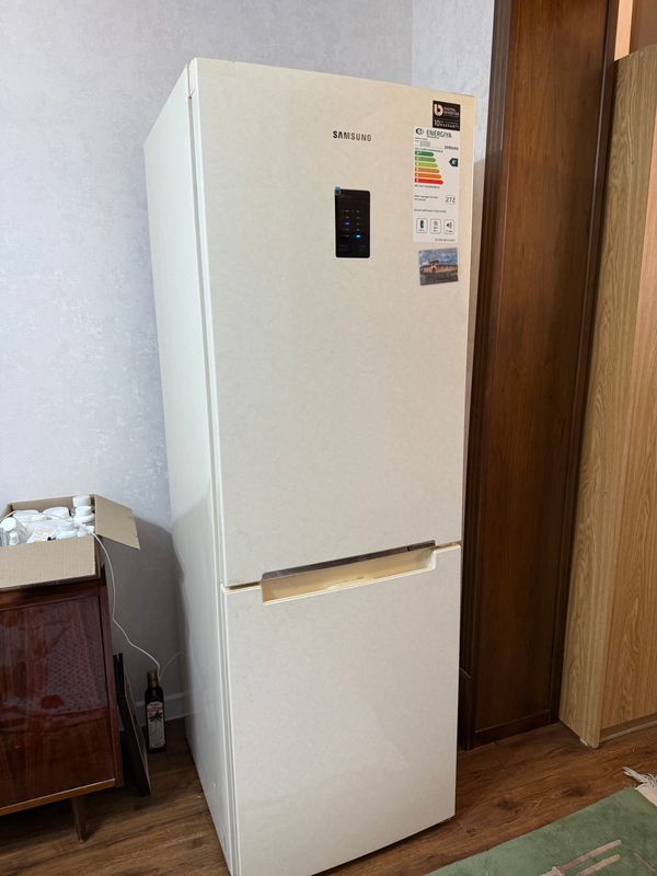 Холодильник Samsung