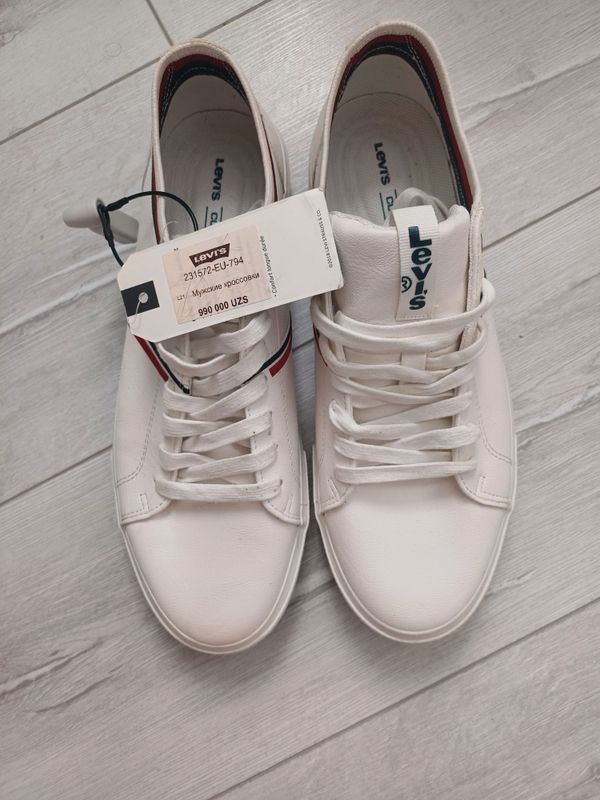 Новые кеды Levi's Новые кеды Levi's