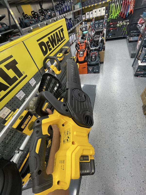 Аккумуляторная электропила DeWALT 18В 30см DCM565P1-QW