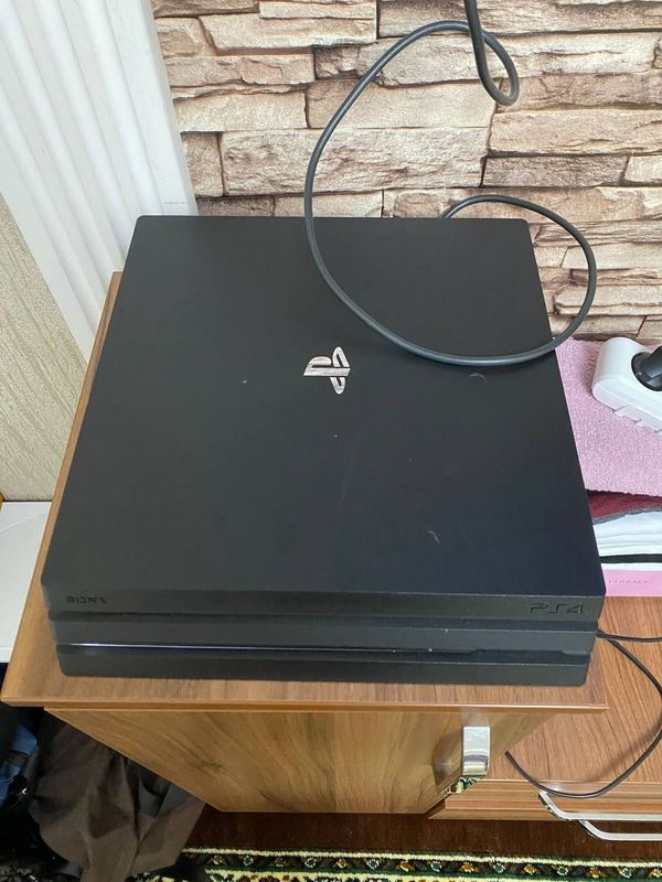 Ps4 Pro 1 tb srochno sotiladi