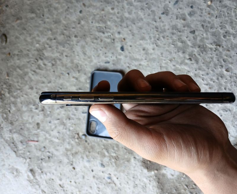 IPHONE XS ideal holatda