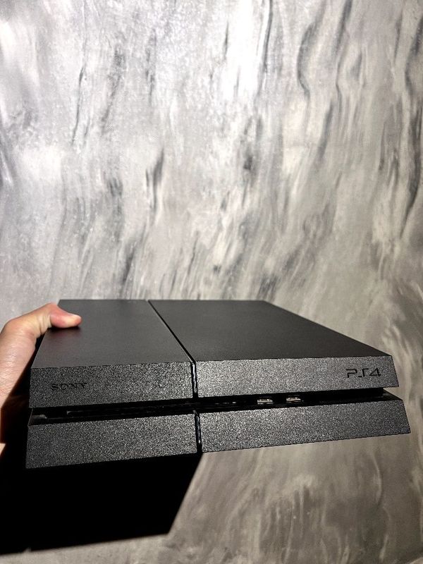 Playstation 4 sotiladi Playstation 4 sotiladi