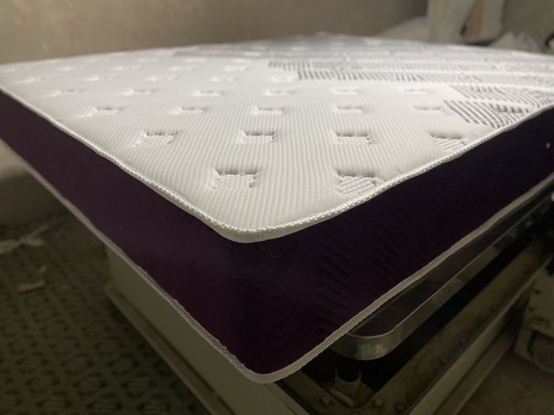 Matras uchun tikuvchi kerak ikkita Matras uchun tikuvchi kerak ikkita