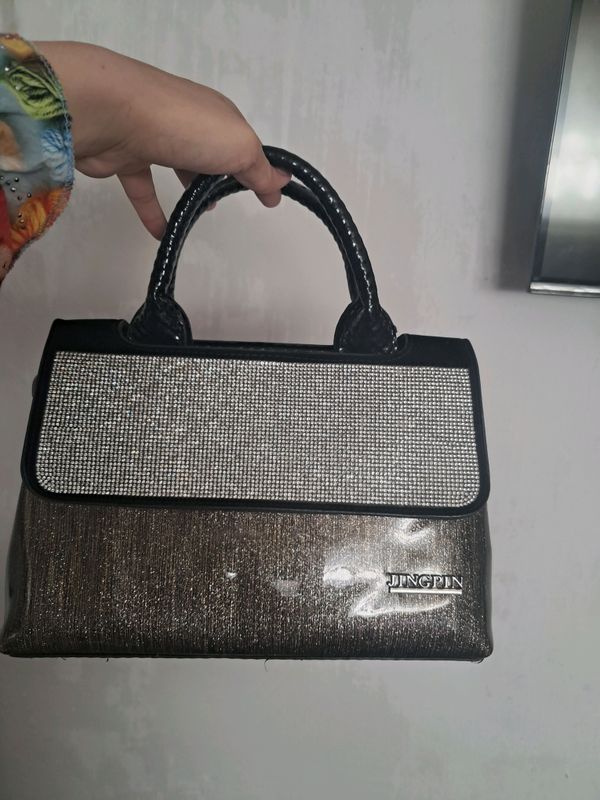 Ayollar sumkasi Ayollar sumkasi