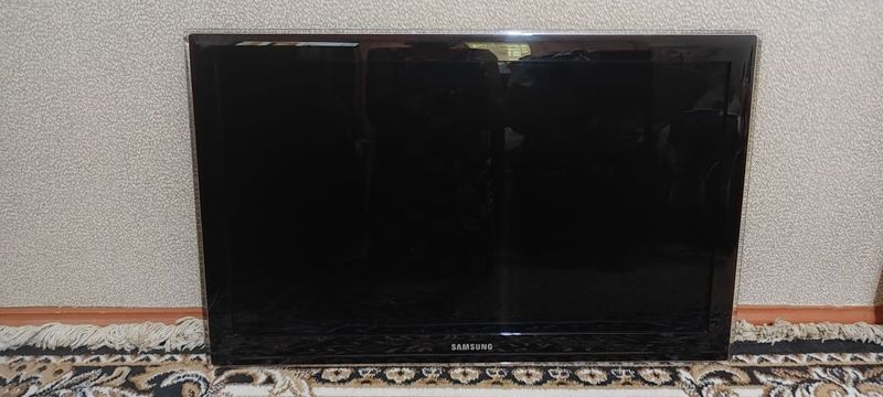 Телевизор Samsung ua32c5000qr. Диагональ 32 Б. У. . Телевизор Samsung ua32c5000qr. Диагональ 32 Б. У. .