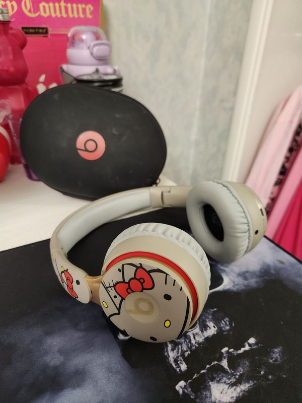 Наушники Beats Solo Pro Hello Kitty