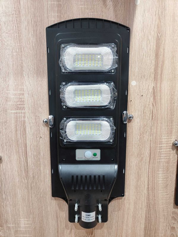 Солнечный прожектор 150W Солнечный прожектор 150W