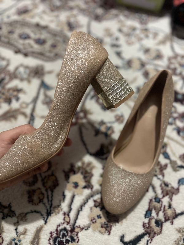 1 marta kiyilgan holos holati yaxshi yangidek 1 marta kiyilgan holos holati yaxshi yangidek