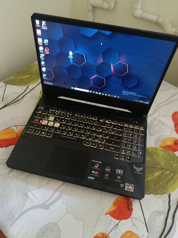 Noutbuk, toshkent arzon narxda sotiladi, bir qol ishlatilgan