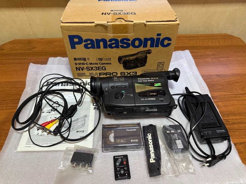 Видеокамера Panasonic NV-SX3EG (S-VHS) Hi-Fi. Редкая модель! Видеокамера Panasonic NV-SX3EG (S-VHS) Hi-Fi. Редкая модель!