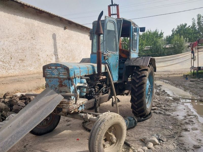 Burovoy quduq qozadigan aoarat traktori bilan turbalari 20ta 3metrdan