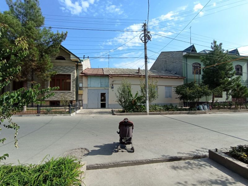 Hovli 4sotik holati yaxshi barcha sharoitlari mavjud. Puli kelishiladi