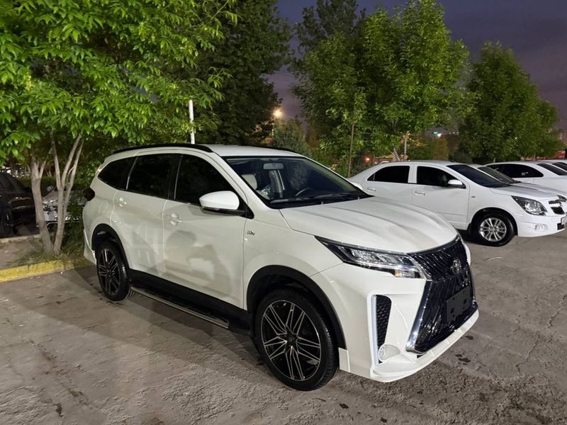 Toyota Rush 2023 yil masla 7 kishilik moshina Toyota Rush 2023 yil masla 7 kishilik moshina