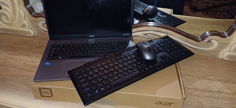 Наутбук Асер i 3 Наутбук Асер i 3