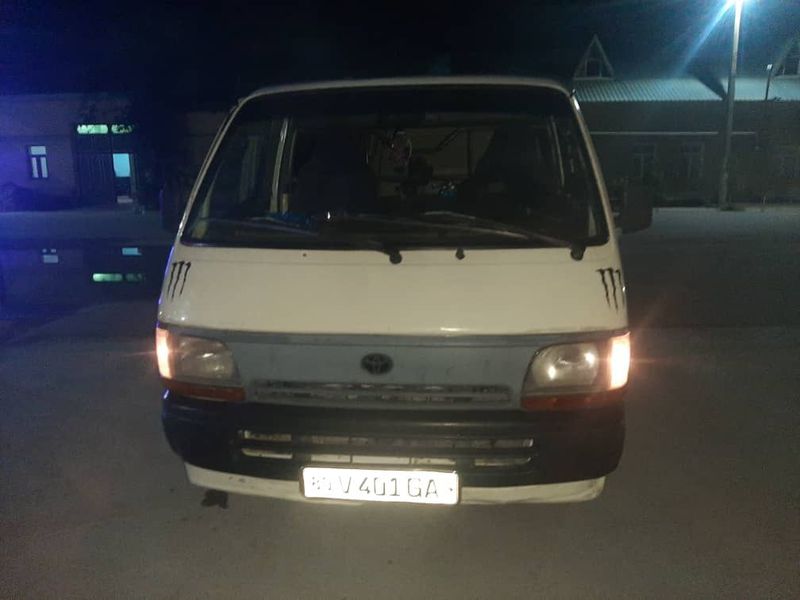 Narxida ozgina õtib beramiz Toyota Hiace