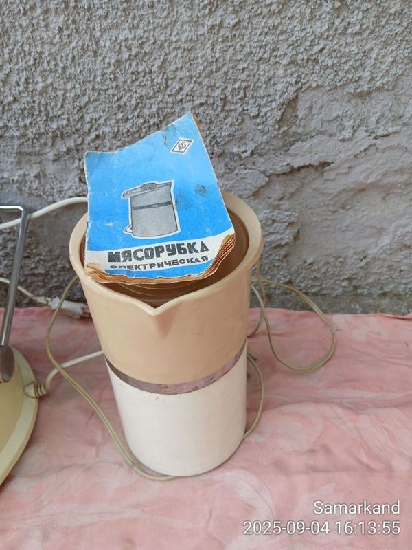 Продаётся электрическая мясорубка Продаётся электрическая мясорубка
