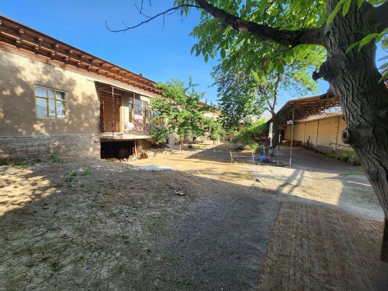 Hovli uy sotiladi Hovli uy sotiladi