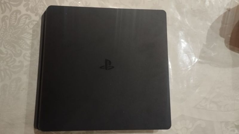 Продается playstation 4 slim