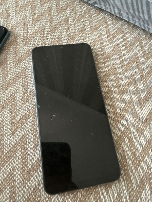 Продаю xiaomi срочно изза ненадобности Продаю xiaomi срочно изза ненадобности