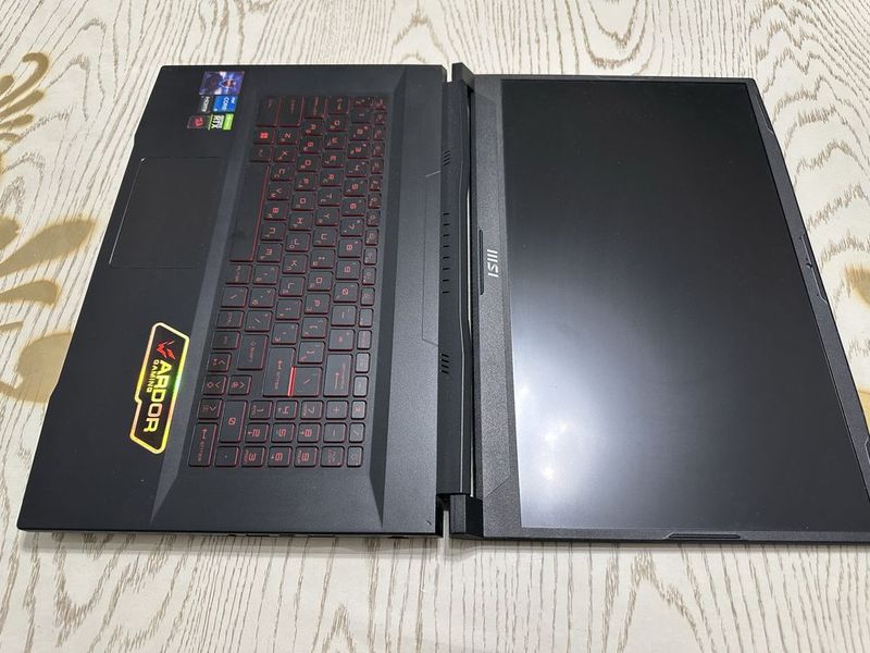 Продается игровой ноутбук MSI Katana GF76 11UC-879XRU диагональ 17/3 Продается игровой ноутбук MSI Katana GF76 11UC-879XRU диагональ 17/3