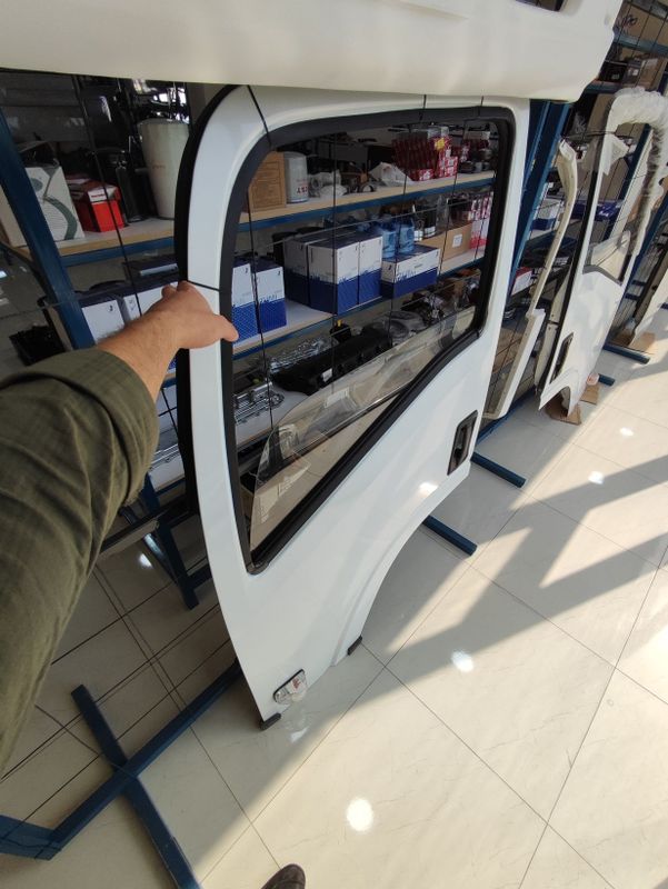 Eshik isuzu SNG NQR75 gaz o'ng/chap Eshik isuzu SNG NQR75 gaz o'ng/chap