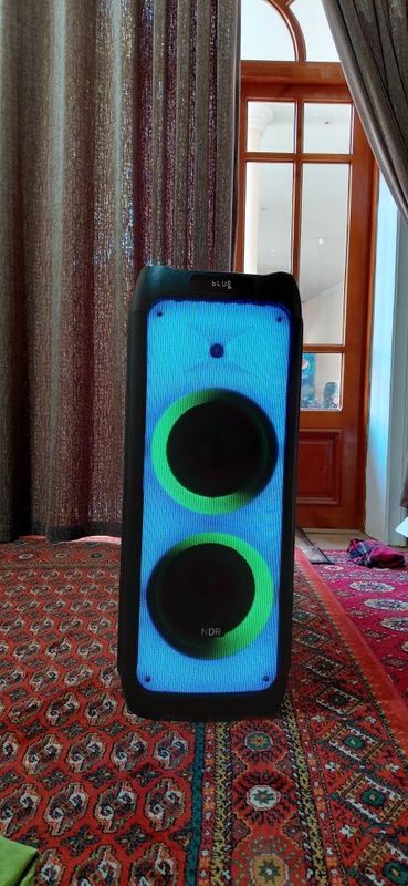 Kalonka sotiladi yangi xamma narsasi bor 2 ta mikrafon pult zaryadchi