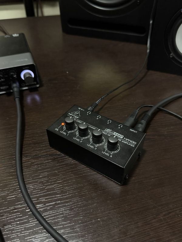 Усилитель для наушников Behringer Усилитель для наушников Behringer