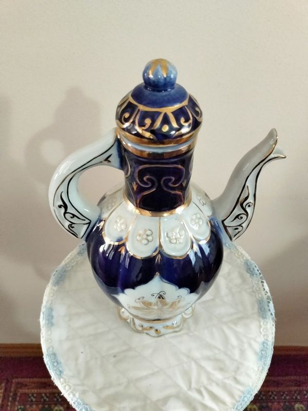 Продам чайник из фарфора производства СССР Продам чайник из фарфора производства СССР