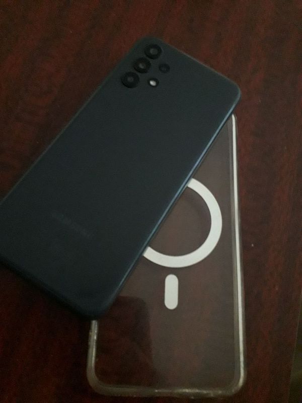 Samsung a13 sotiladi...