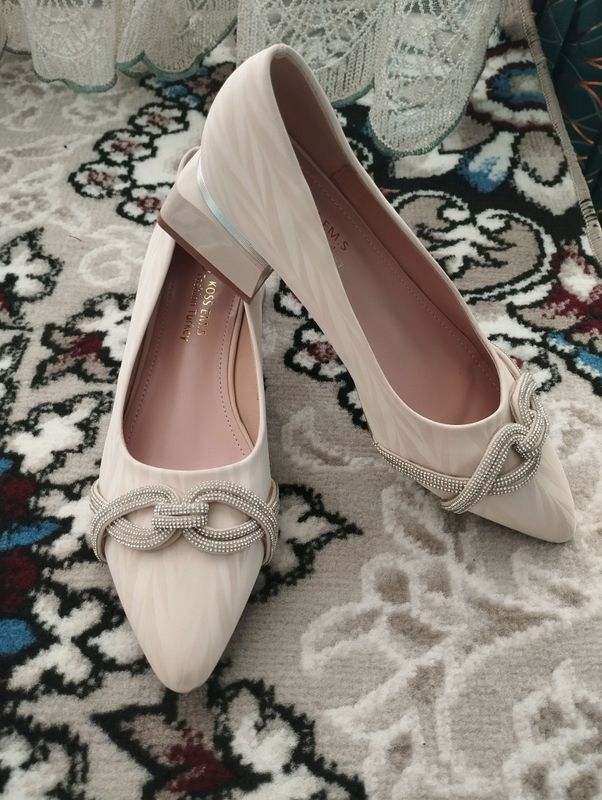 razmer 39-40 narxi 100ming