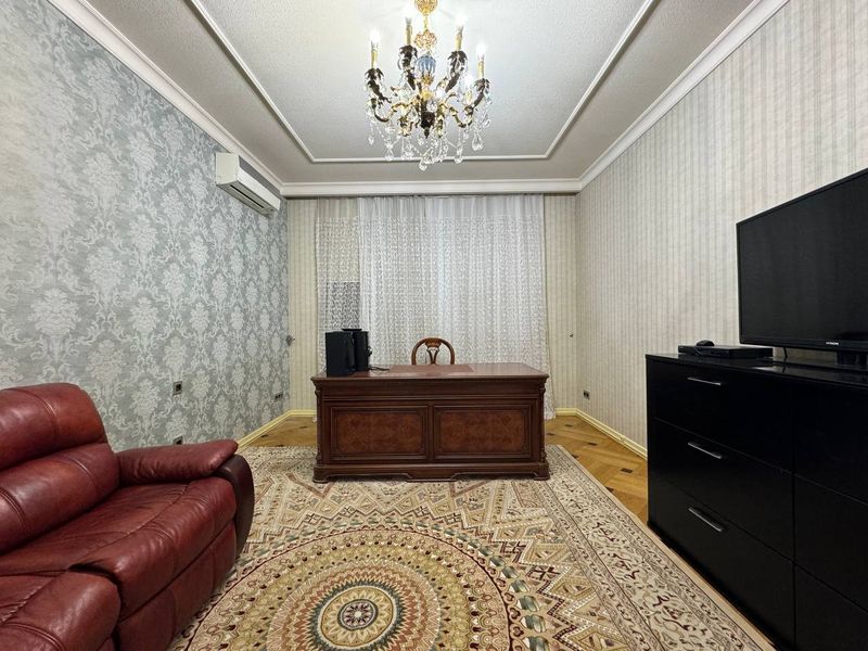 4-комнатная квартира, 132 м², Мирабадский район, ЦУМ, 110 школа
