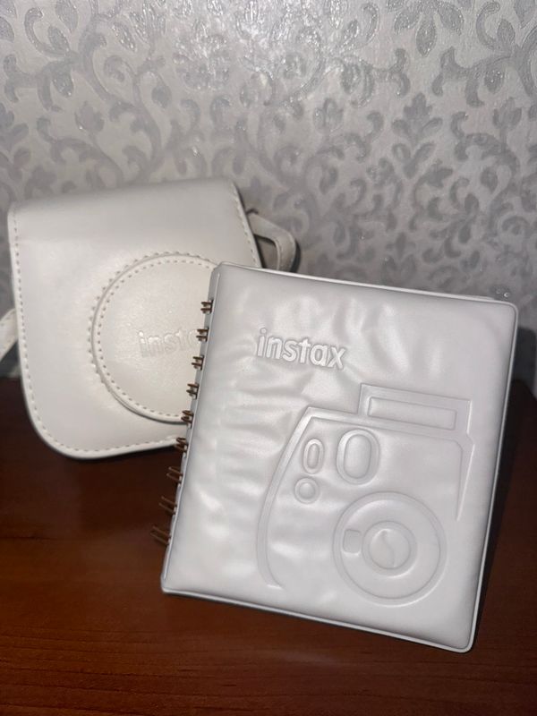 Instax Mini 11 в комплекте, почти не использовался