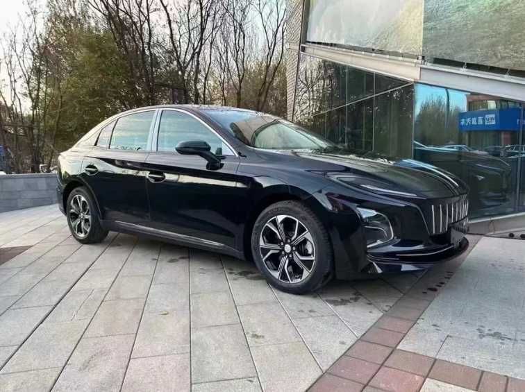 Hongqi E-QM5 500км! Черный! 2024г Без пробега! Счёт Справка!