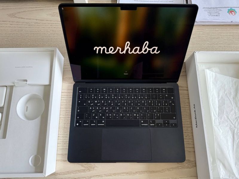 MacBook Air 13 M3 | 256 ГБ | Midnight | Идеальное состояние
