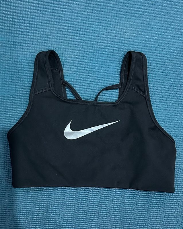 Спортивный топ Nike Dri-FIT Swoosh Icon Clash, оригинал Спортивный топ Nike Dri-FIT Swoosh Icon Clash, оригинал