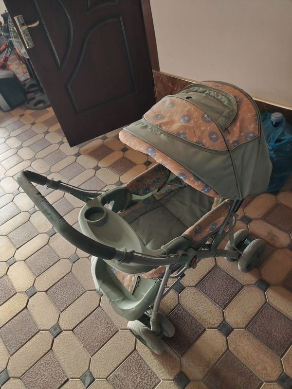 Детские коляска сотилади
