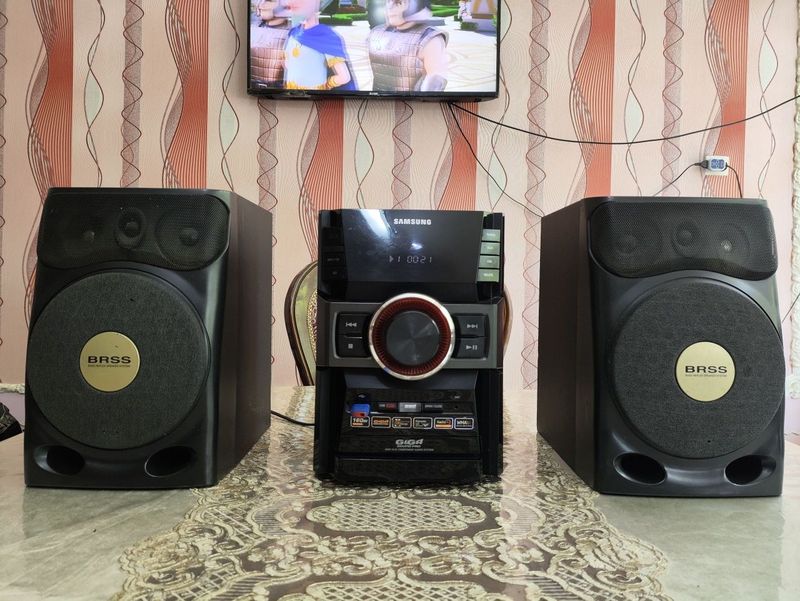 Samsung usb fleshka radio auks bass va ovoz sochniy Samsung usb fleshka radio auks bass va ovoz sochniy