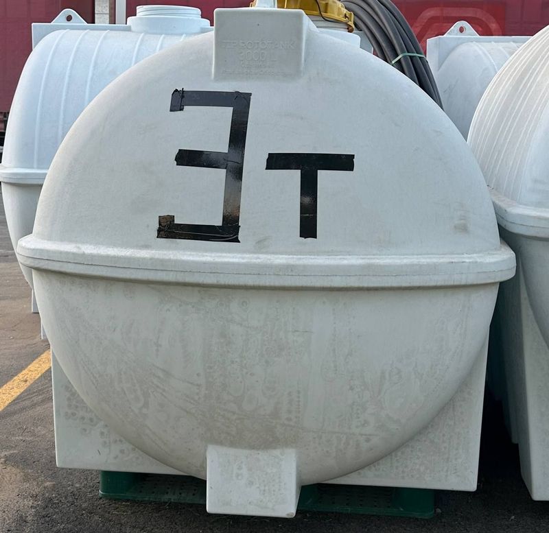 "Sotuvda 3 tonnadan 18 tonnagacha bo'lgan Roto tank Yomkost idishlari!