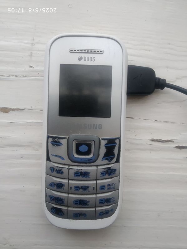 Samsung Duos ʼGT~E1202i 2~simkartalik antenna va zaryadi zo‘r Samsung Duos ʼGT~E1202i 2~simkartalik antenna va zaryadi zo‘r