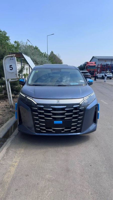 BYD XIA минивен янги божхонада BYD XIA минивен янги божхонада